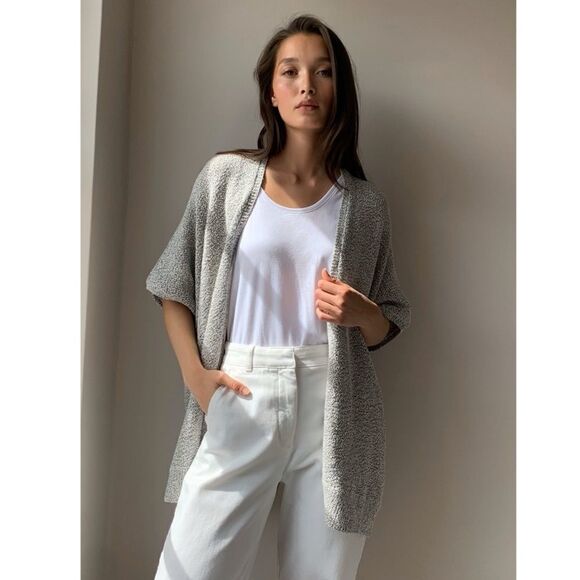 ARITIZA “Community” Icon Cape - Picture 3 of 12